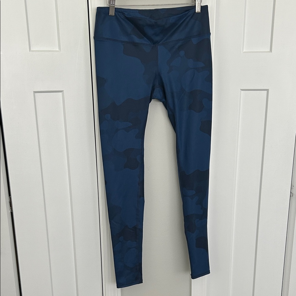 ALO Yoga Navy Camo Ankle Leggings